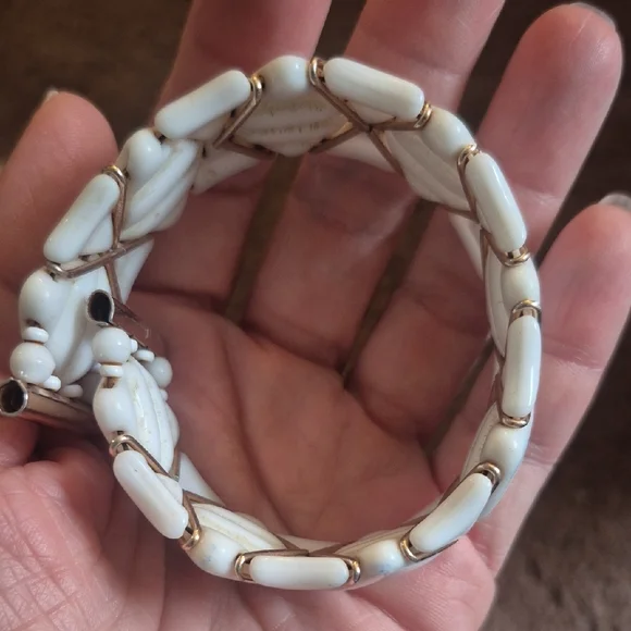 Western Germany Milk Glass And Gold Tone Wrap Bracelet Adjustable - Picture 5 of 7